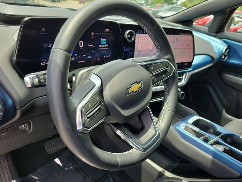 Used 2025 Chevrolet Equinox EV LT w/ Convenience Package II FWD image 16