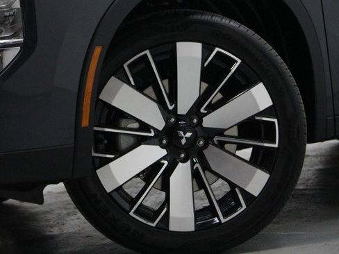 New 2026 Mitsubishi Outlander SE image 3