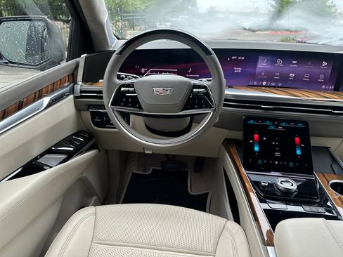 Used 2025 Cadillac Escalade Sport Platinum w/ LPO, ONYX Package AWD/4WD image 27