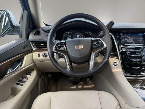 Used 2019 Cadillac Escalade ESV Luxury AWD/4WD image 48