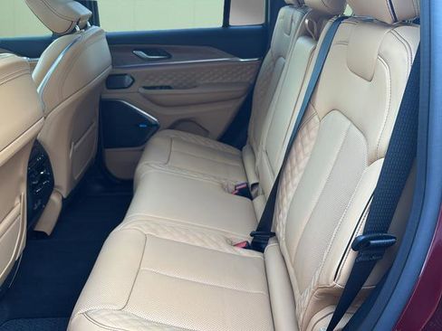 New 2025 Jeep Grand Cherokee Summit image 21