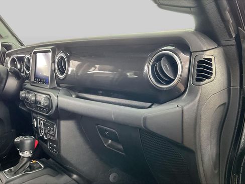 Used 2022 Jeep Wrangler Unlimited Sahara AWD/4WD image 18