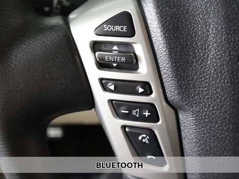 Used 2017 Nissan Titan SV image 4