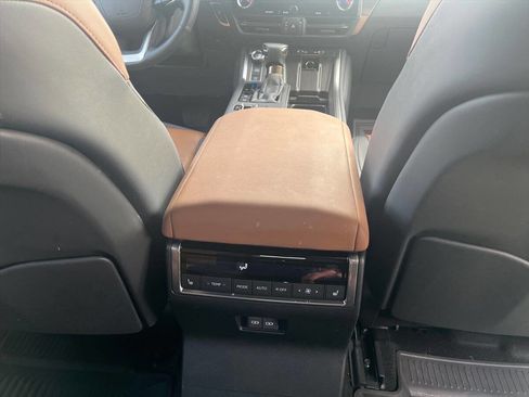 Used 2025 Lexus GX 550 Luxury+ AWD 4dr SUV image 16