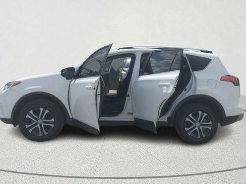 Used 2018 Toyota RAV4 LE image 11