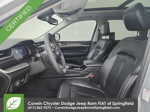 Used 2023 Jeep Grand Cherokee L Limited w/ Black Appearance Package AWD/4WD image 18