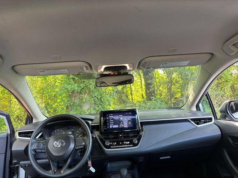 Used 2025 Toyota Corolla LE FWD image 31