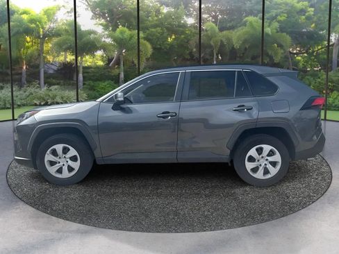 Used 2020 Toyota RAV4 LE FWD image 8