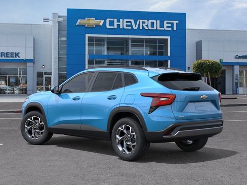 New 2026 Chevrolet Trax LT w/ Driver Confidence Package FWD image 5