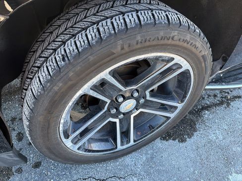 Used 2017 Chevrolet Suburban Premier image 4