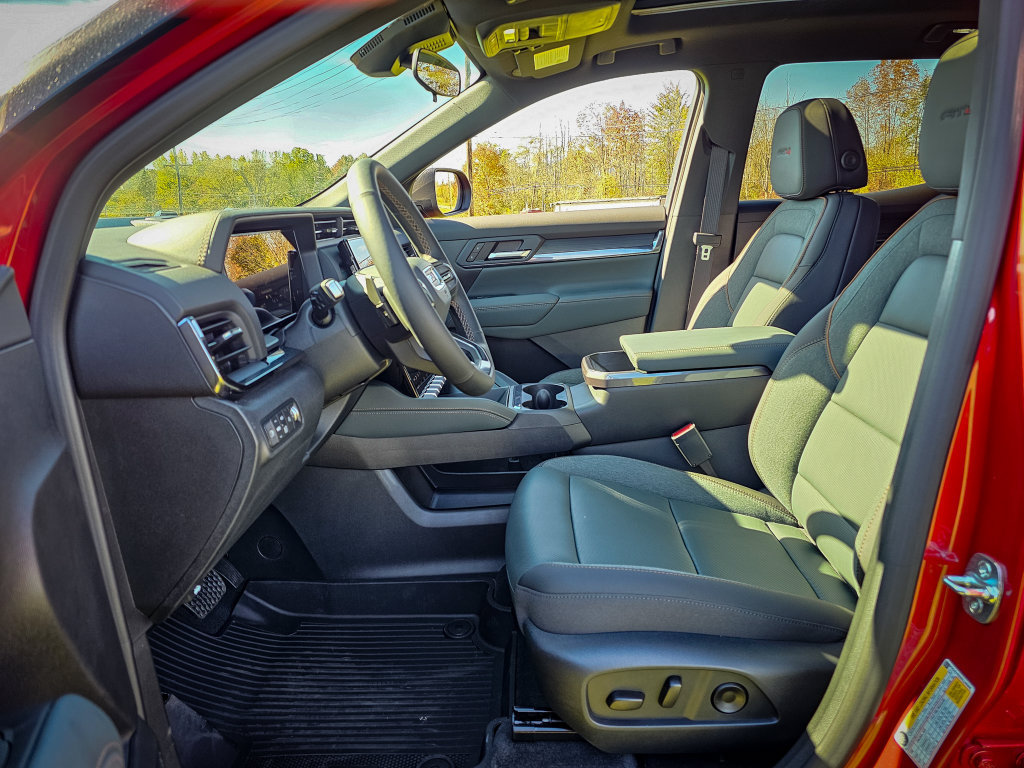 New 2027 GMC Terrain AT4 w/ Convenience Package III AWD/4WD image 13