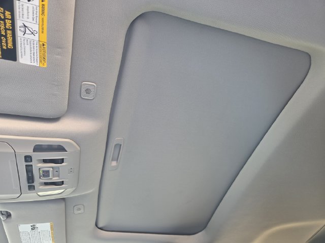 Used 2023 Toyota Highlander XLE FWD image 22