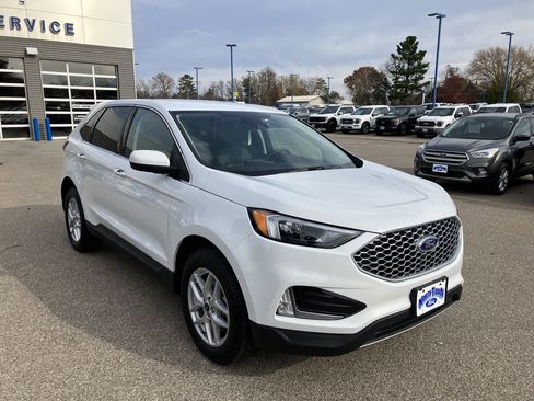 Used 2024 Ford Edge SEL w/ Convenience Package image 4