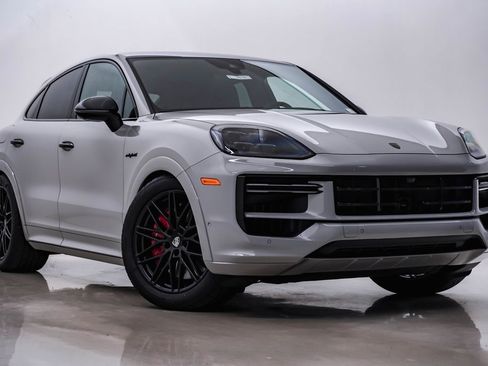 New 2026 Porsche Cayenne Turbo image 8