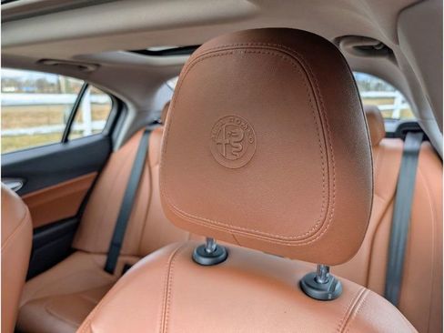 Used 2019 Alfa Romeo Giulia Sprint w/ Cold Weather Package image 15