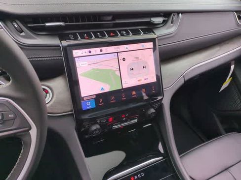 New 2025 Jeep Grand Cherokee Limited image 29