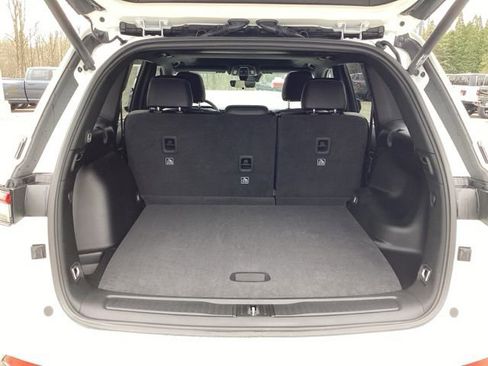 New 2025 Jeep Grand Cherokee Altitude image 15