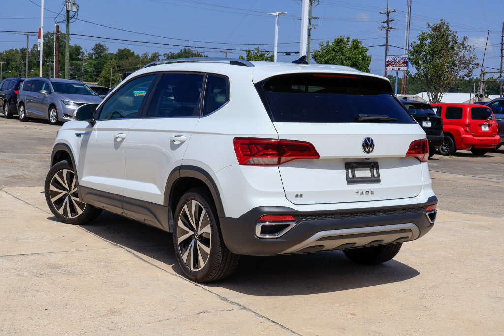 Used 2024 Volkswagen Taos SE FWD image 2