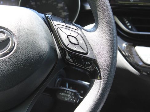 Used 2021 Toyota C-HR LE FWD image 35