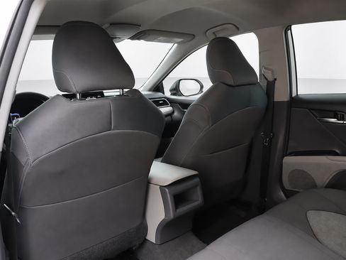 Used 2021 Toyota Camry LE w/ Carpet Mat Package (TMS) FWD image 18