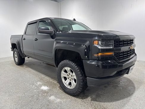 Used 2018 Chevrolet Silverado 1500 LT image 1