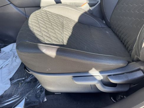 Used 2021 Nissan Kicks SV image 32