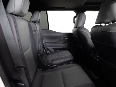 Used 2025 Lexus GX 550 w/ Accessory Package (2T) AWD/4WD image 27