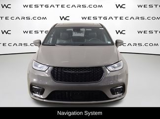 Used 2022 Chrysler Pacifica Limited w/ Uconnect Theater Family Group FWD video 2