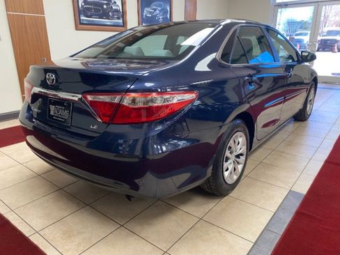 Used 2015 Toyota Camry LE image 5