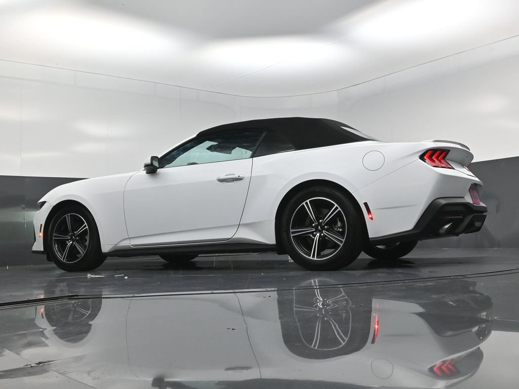 Used 2025 Ford Mustang Premium RWD image 18