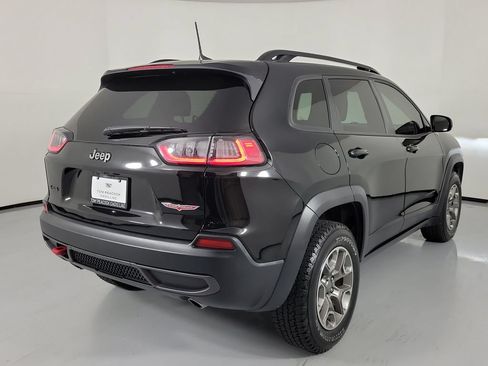 Used 2022 Jeep Cherokee Trailhawk AWD/4WD image 3