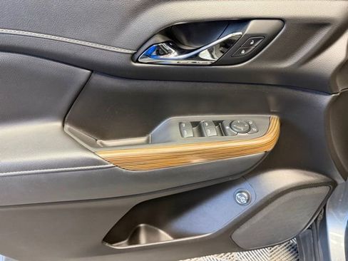 Used 2021 GMC Acadia SLE w/ Driver Convenience Package image 13