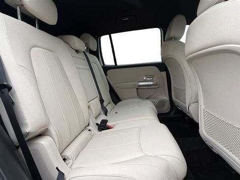 Used 2025 Mercedes-Benz GLB 250 image 18