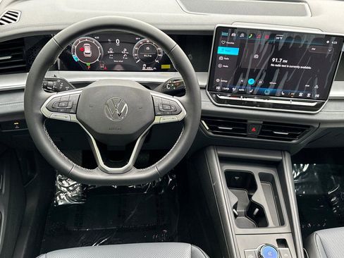 New 2026 Volkswagen Tiguan SE image 13