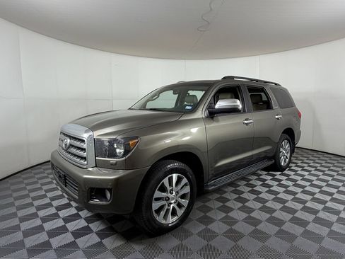 Used 2017 Toyota Sequoia Limited w/ Safety & Convenience Package RWD image 2