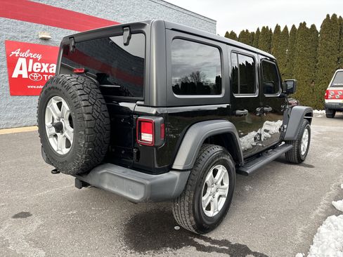 Used 2018 Jeep Wrangler Unlimited Sport S image 3