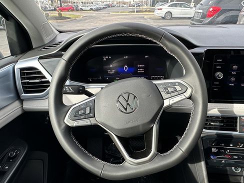 New 2025 Volkswagen Taos SE image 11