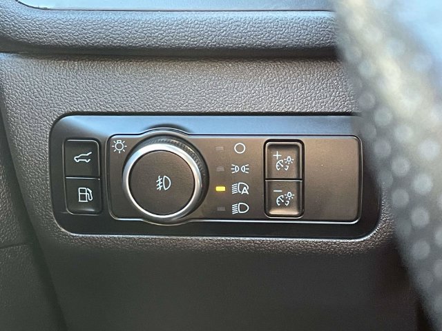 Used 2025 Ford Escape ST-Line Elite w/ Premium Technology Package AWD/4WD image 19