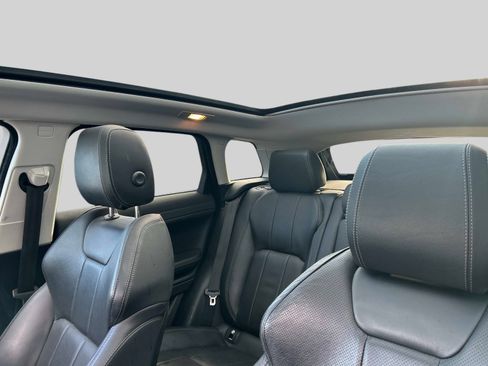 Used 2017 Land Rover Range Rover Evoque SE image 32