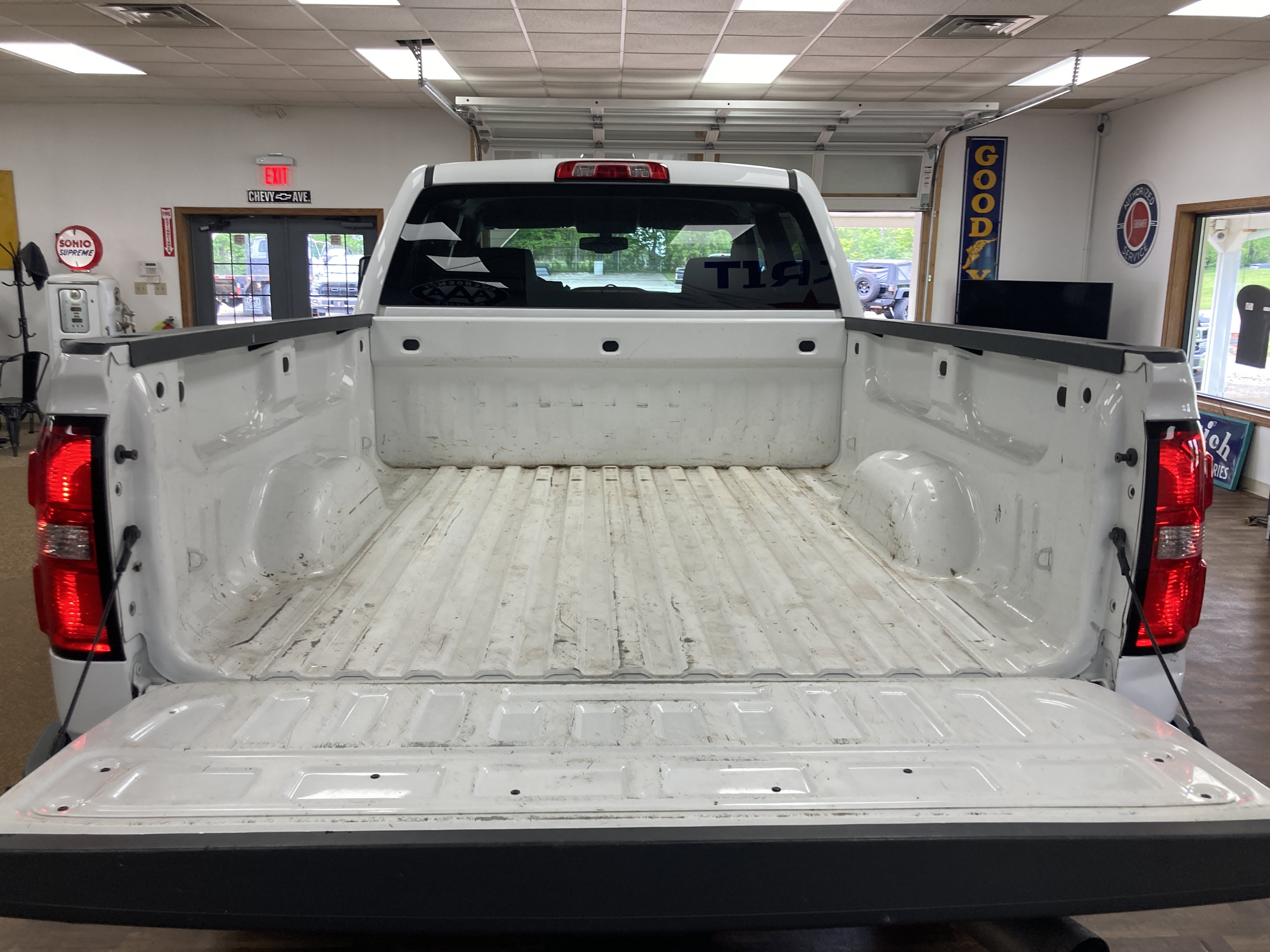 Used 2019 GMC Sierra 2500 SLT w/ Duramax Plus Package AWD/4WD image 15