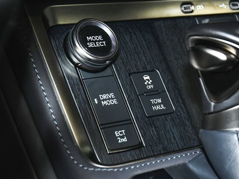 Used 2024 Lexus GX 550 w/ Accessory Package (Z1) AWD/4WD image 38