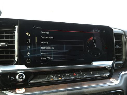 Used 2024 GMC Sierra 1500 SLT image 17