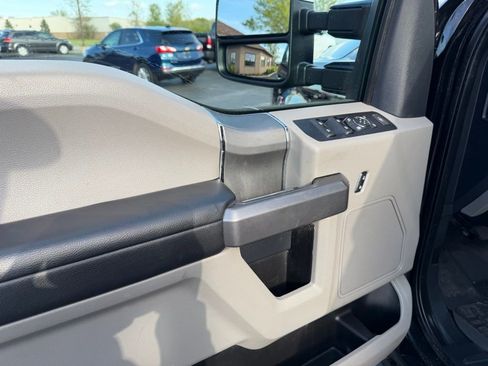 Used 2022 Ford F350 XLT w/ XLT Premium Package AWD/4WD image 17