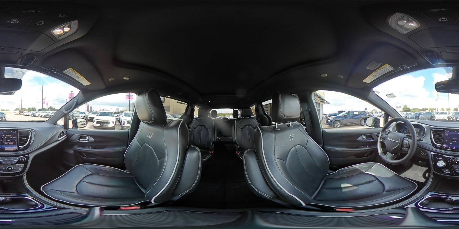 Used 2025 Chrysler Pacifica Limited FWD image 46