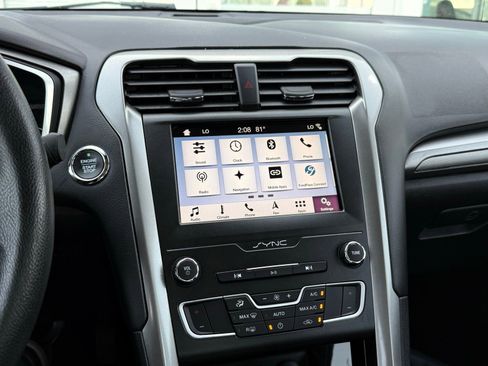 Used 2019 Ford Fusion SE FWD image 30