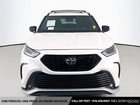 Used 2021 Toyota Highlander XSE image 2