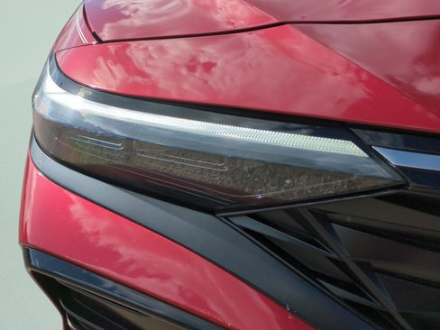 Used 2025 Hyundai Elantra SEL FWD image 24