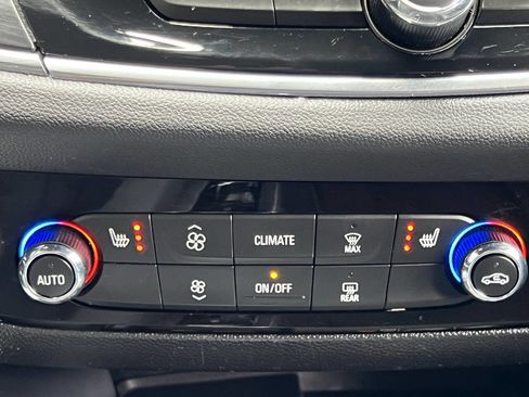 Used 2024 Buick Enclave Essence w/ Sport Touring Edition image 30