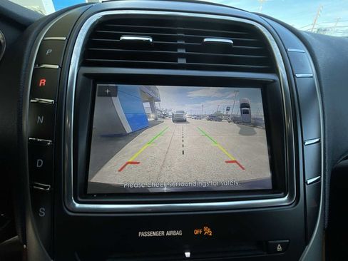 Used 2019 Lincoln Nautilus Select image 14