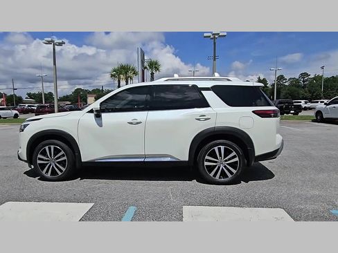 Used 2024 Nissan Pathfinder Platinum FWD image 27